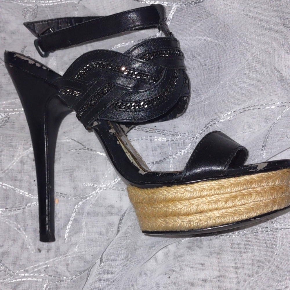 High Heels - Picture 2 of 9
